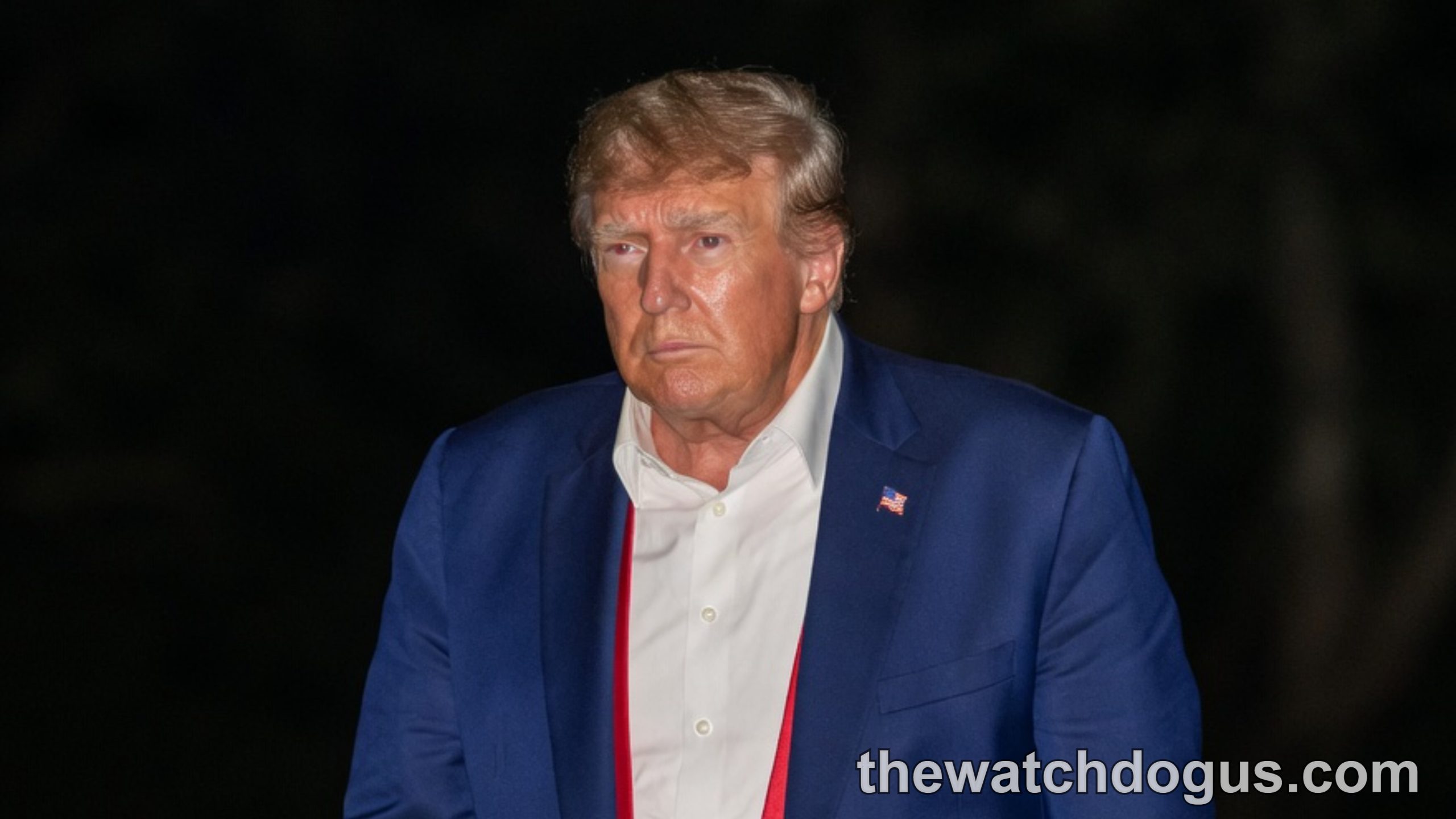 Man in blue suit with red tie spotted in mysterious nighttime sighting, Trump mysterious sighting captured